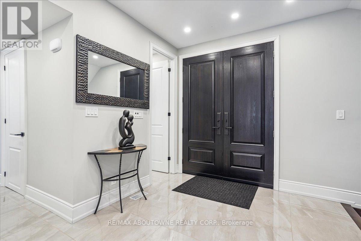 












332 SHOREVIEW ROAD

,
Burlington (LaSalle),




Ontario
L7T2N5

