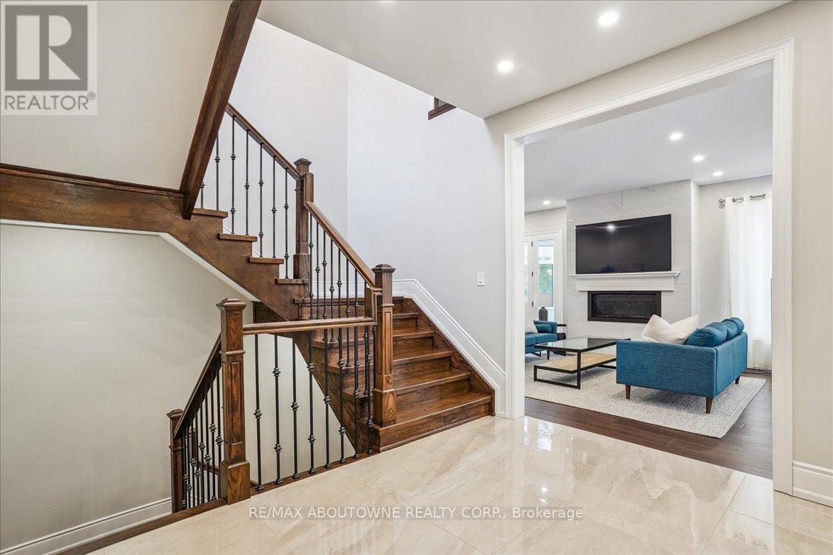 












332 SHOREVIEW ROAD

,
Burlington (LaSalle),




Ontario
L7T2N5

