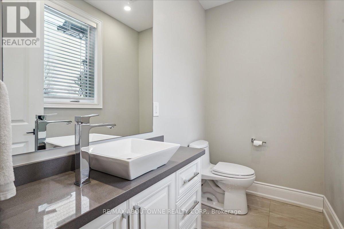 












332 SHOREVIEW ROAD

,
Burlington (LaSalle),




Ontario
L7T2N5

