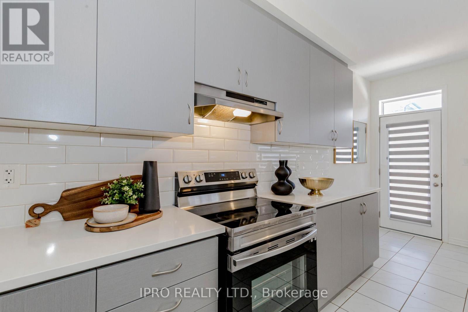 












98 EBERLY WOODS DRIVE

,
Caledon,




Ontario
L7C0Y9

