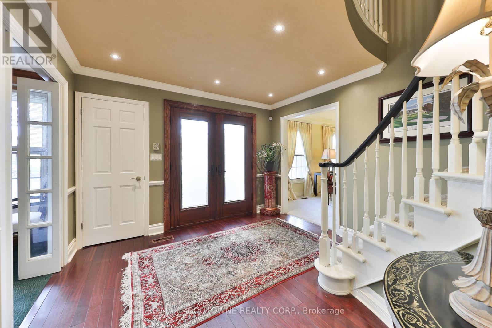 












218 NORTH SHORE BOULEVARD W

,
Burlington (Bayview),




Ontario
L7T1A4

