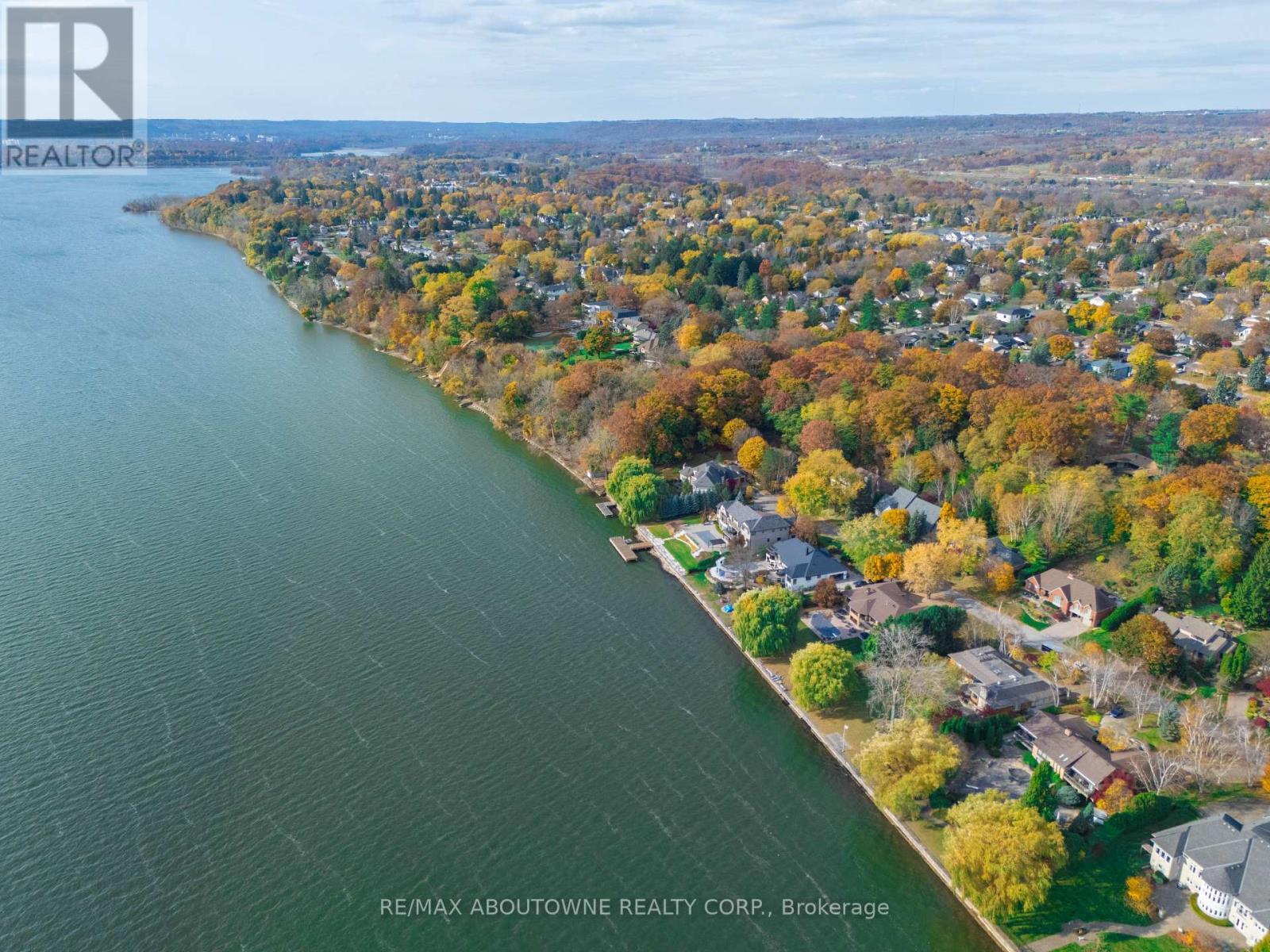 












218 NORTH SHORE BOULEVARD W

,
Burlington (Bayview),




Ontario
L7T1A4

