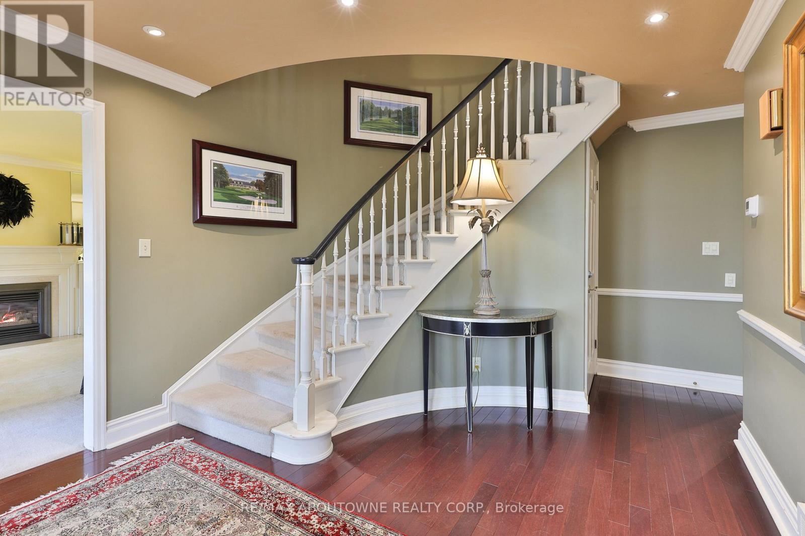 












218 NORTH SHORE BOULEVARD W

,
Burlington (Bayview),




Ontario
L7T1A4

