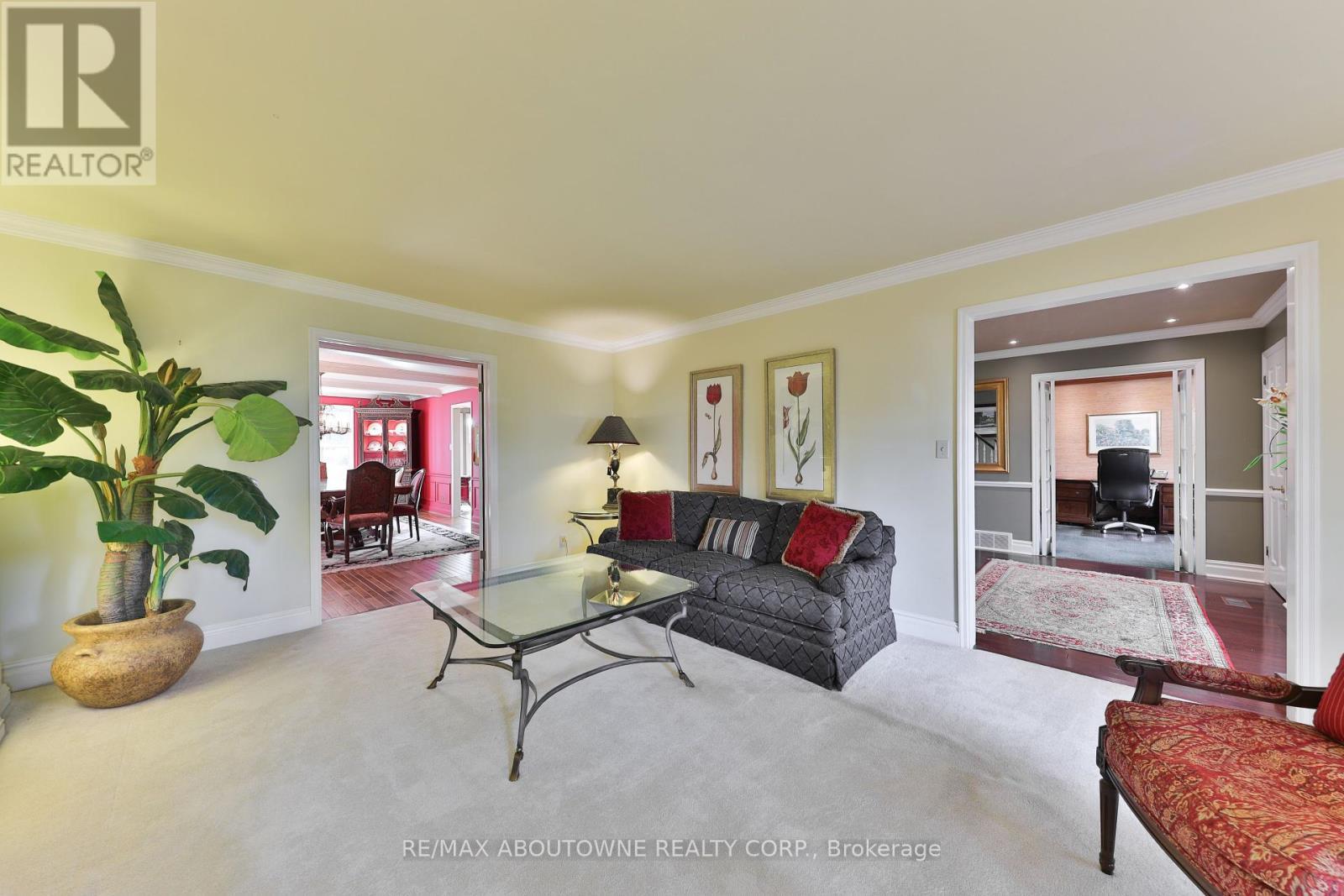 












218 NORTH SHORE BOULEVARD W

,
Burlington (Bayview),




Ontario
L7T1A4

