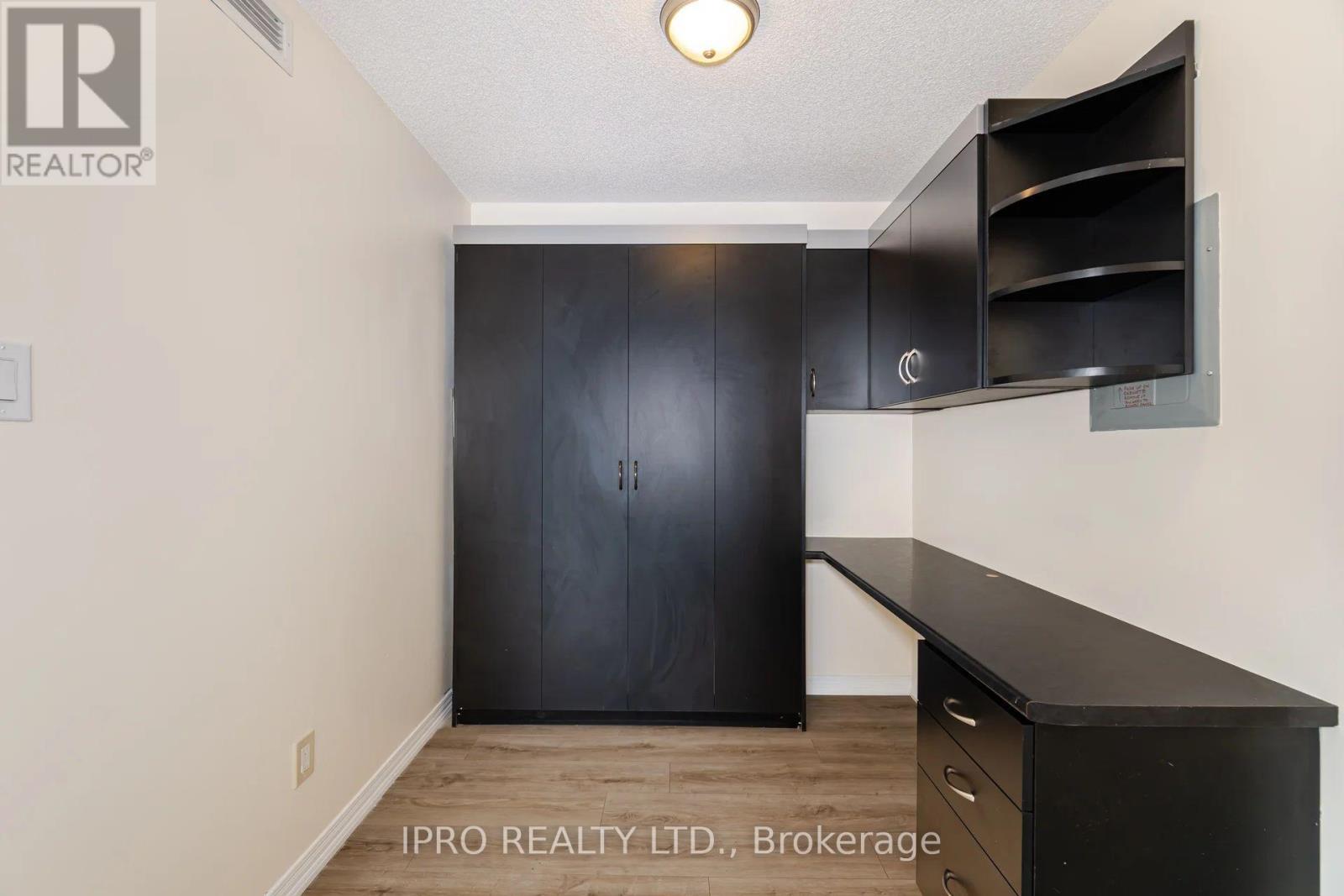 












2405 - 9 GEORGE STREET N

,
Brampton (Downtown Brampton),




Ontario
L6X0T6

