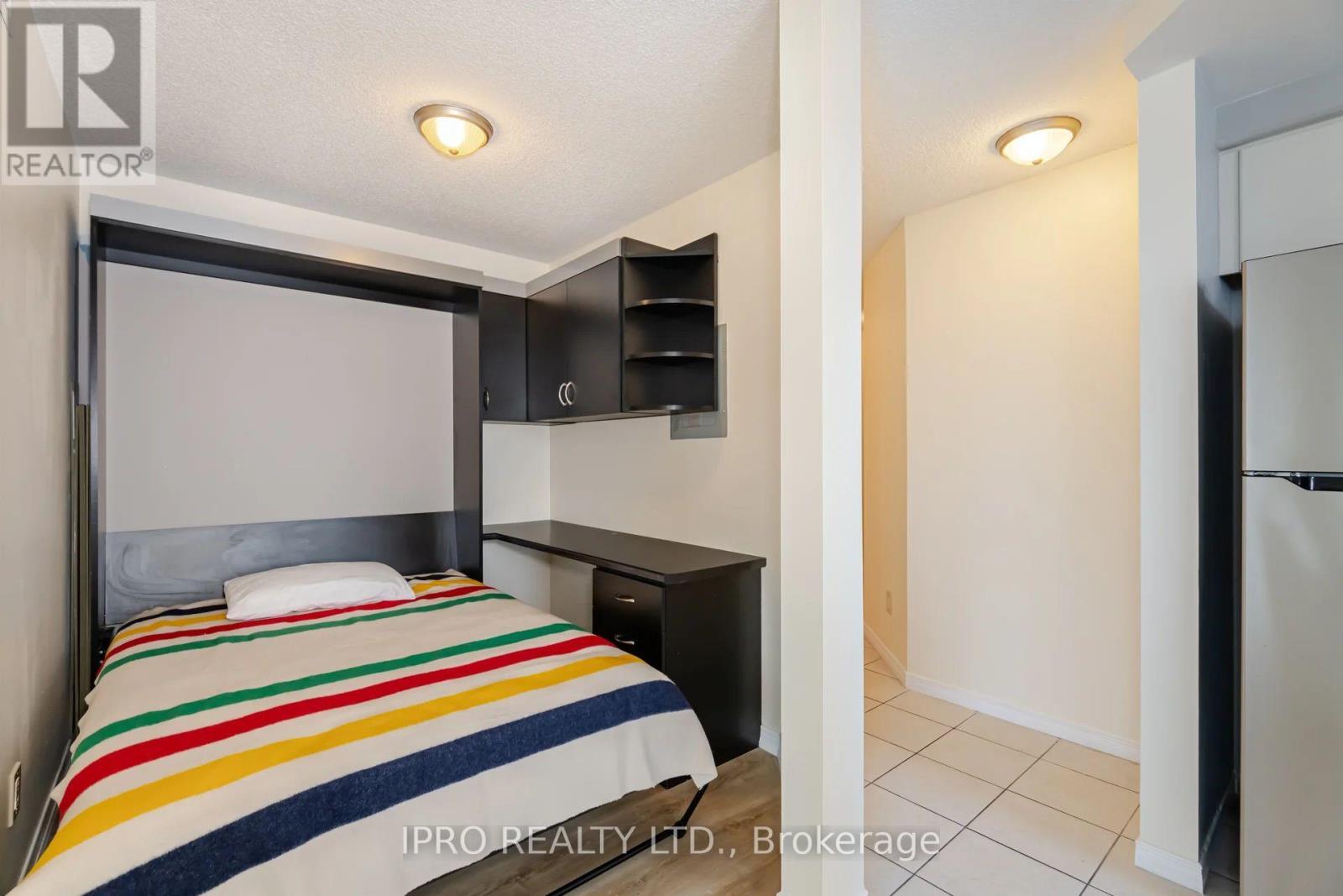 












2405 - 9 GEORGE STREET N

,
Brampton (Downtown Brampton),




Ontario
L6X0T6

