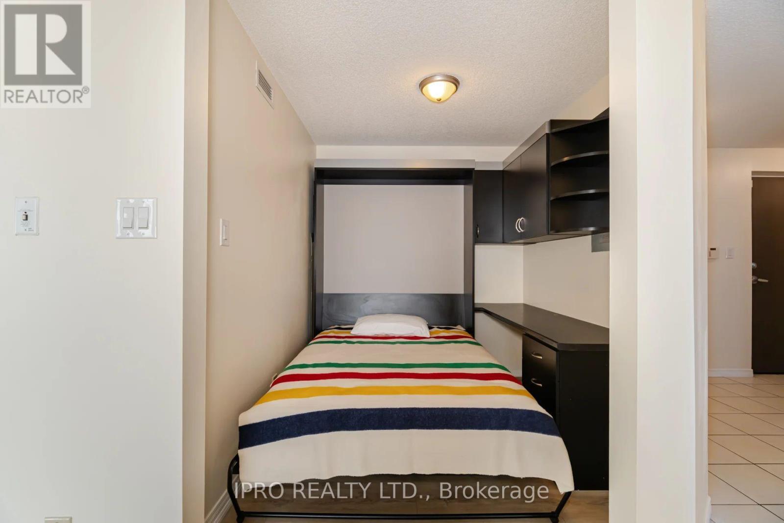 












2405 - 9 GEORGE STREET N

,
Brampton (Downtown Brampton),




Ontario
L6X0T6


