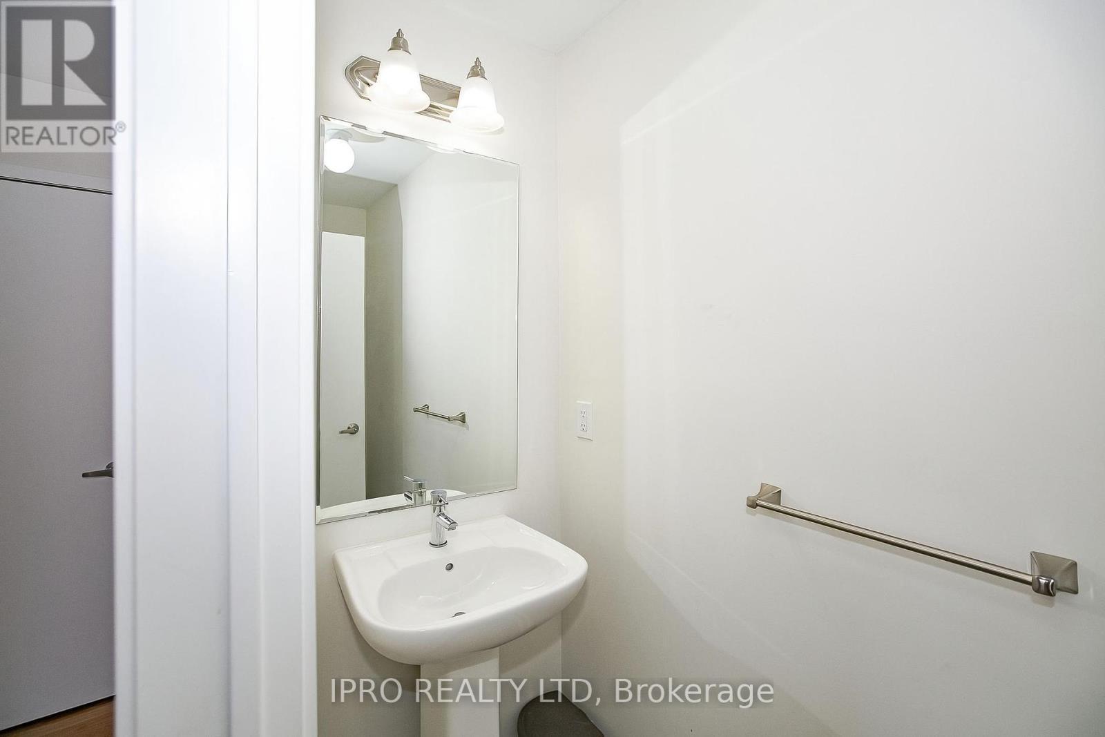 












138 LANDSBRIDGE STREET

,
Caledon (Bolton East),




Ontario
L7E2E1


