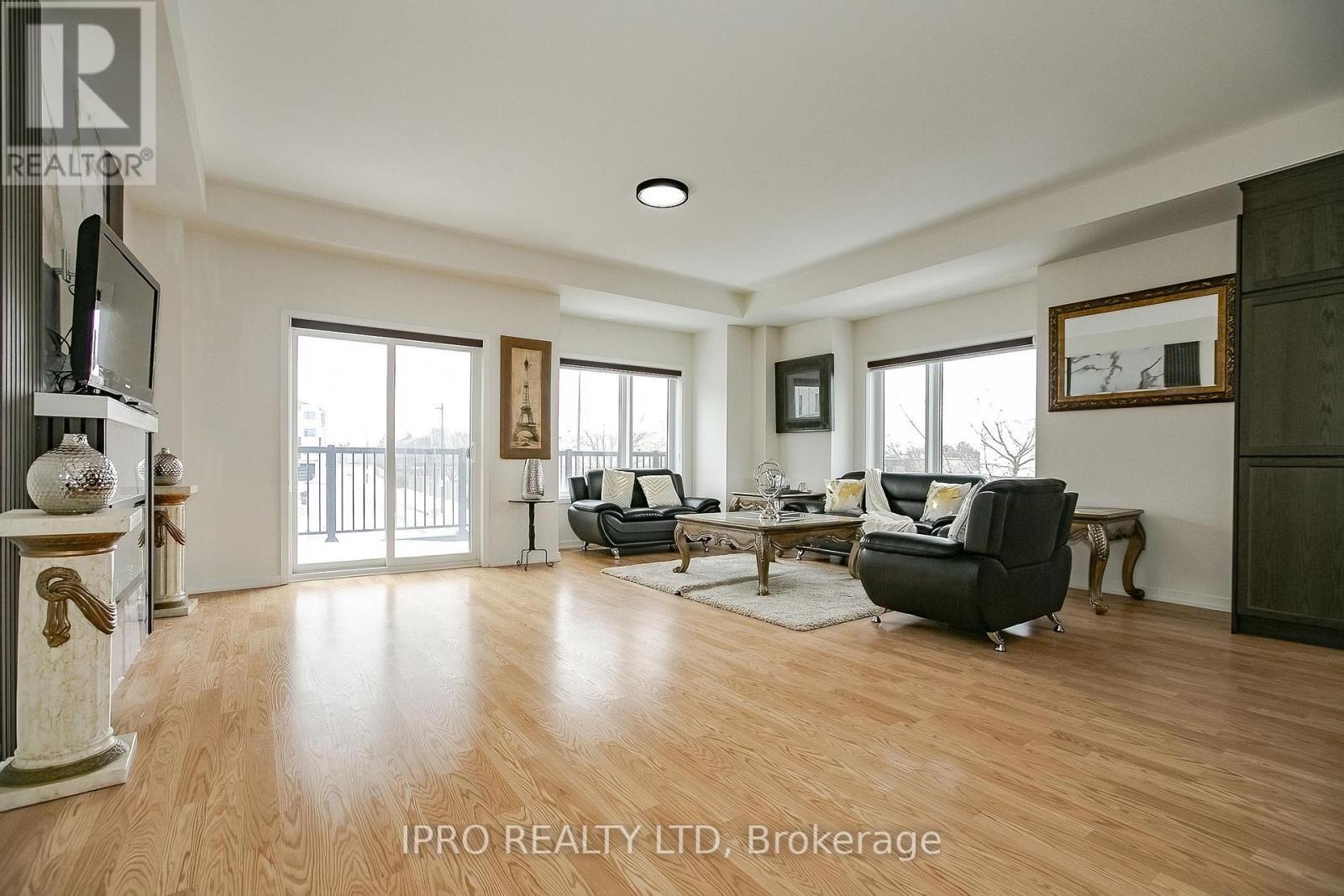 












138 LANDSBRIDGE STREET

,
Caledon (Bolton East),




Ontario
L7E2E1

