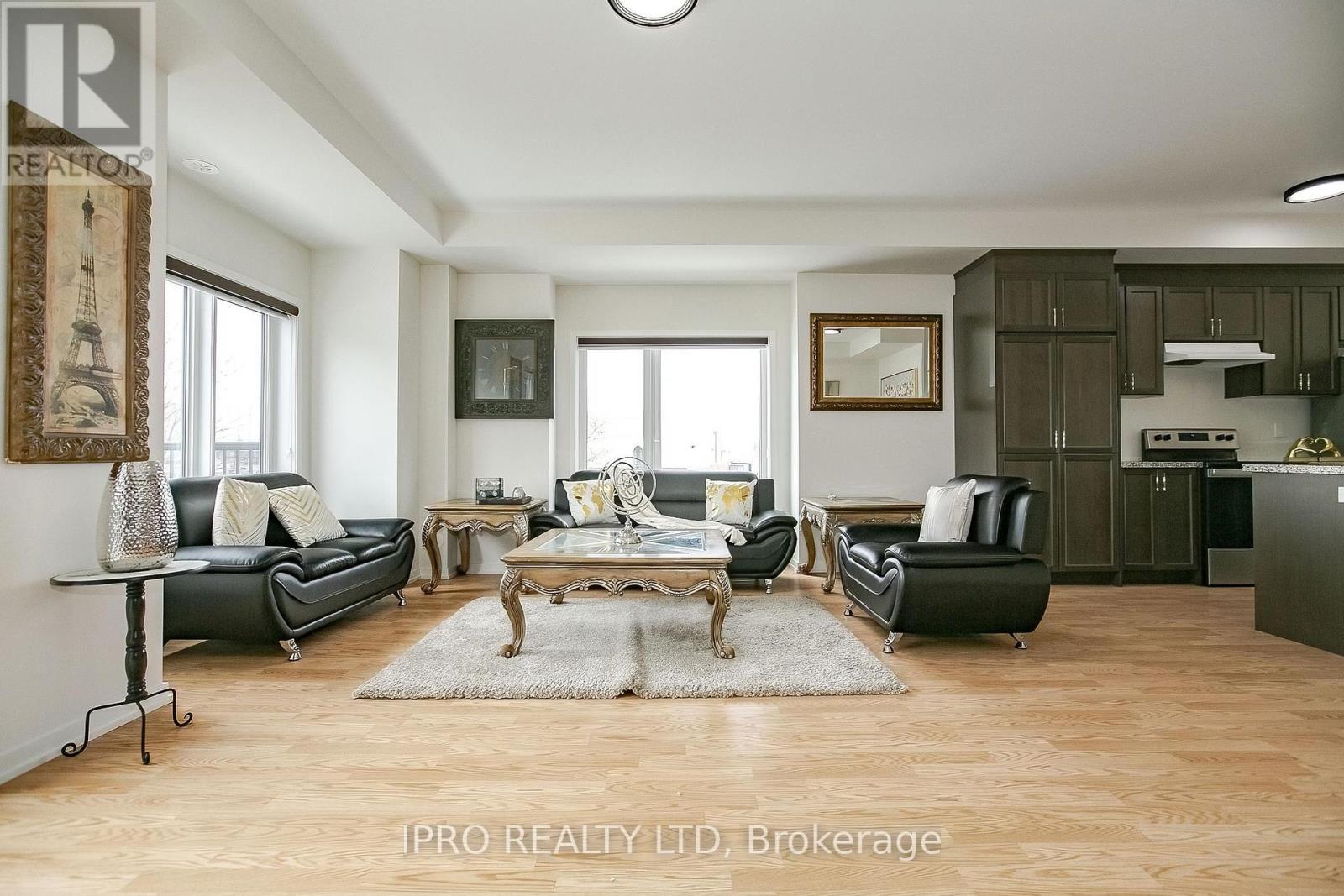 












138 LANDSBRIDGE STREET

,
Caledon (Bolton East),




Ontario
L7E2E1

