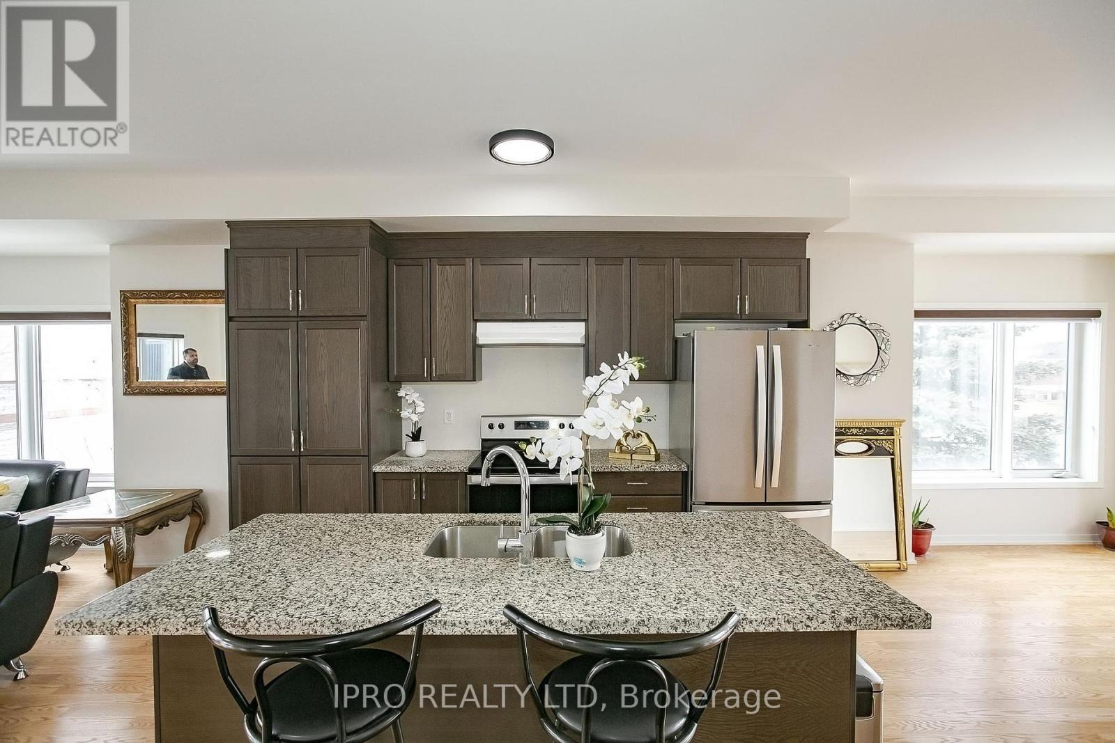 












138 LANDSBRIDGE STREET

,
Caledon (Bolton East),




Ontario
L7E2E1

