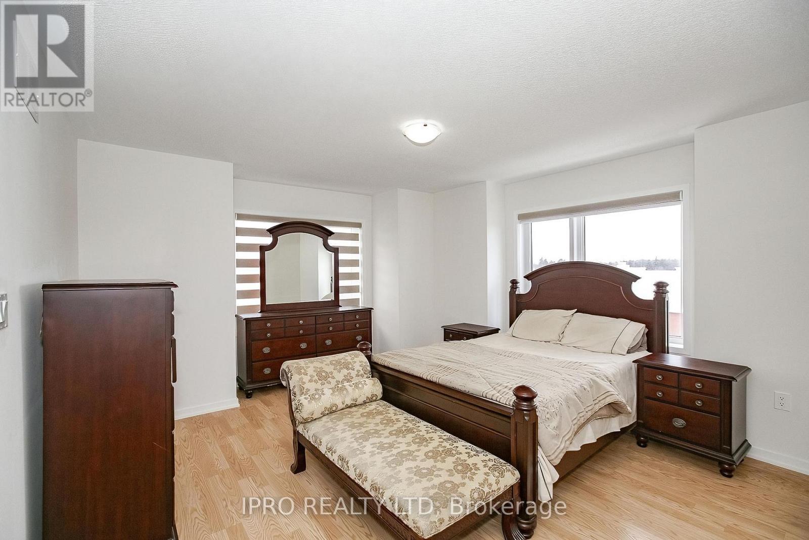 












138 LANDSBRIDGE STREET

,
Caledon (Bolton East),




Ontario
L7E2E1

