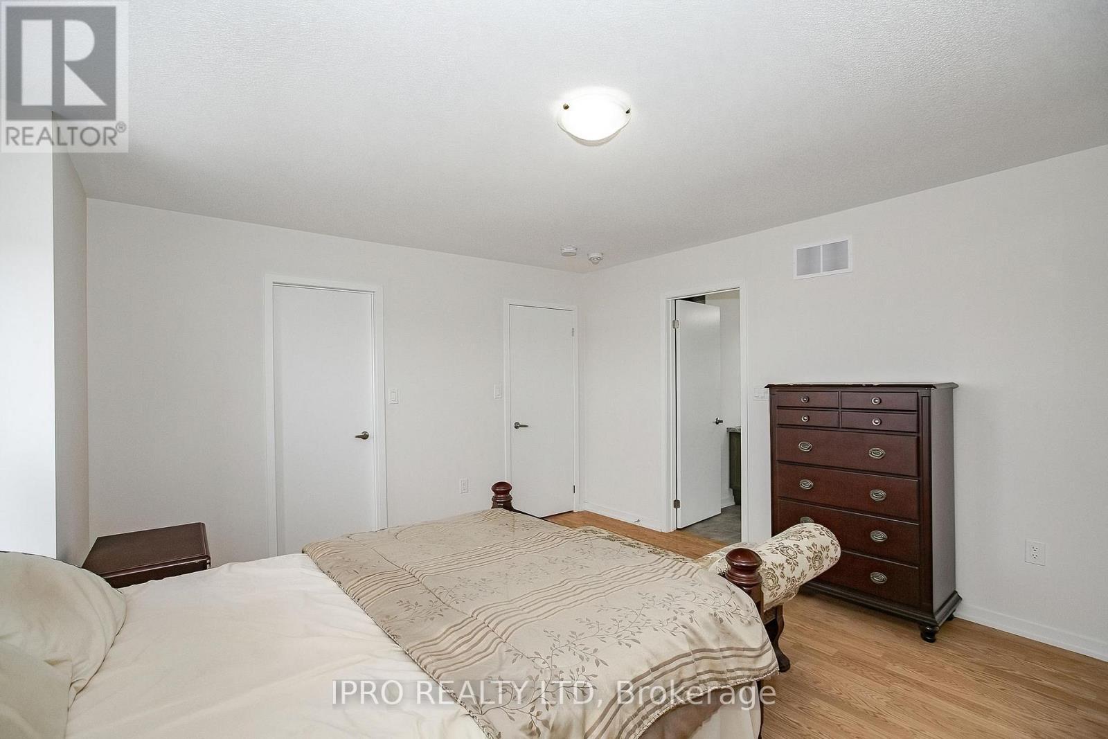 












138 LANDSBRIDGE STREET

,
Caledon (Bolton East),




Ontario
L7E2E1

