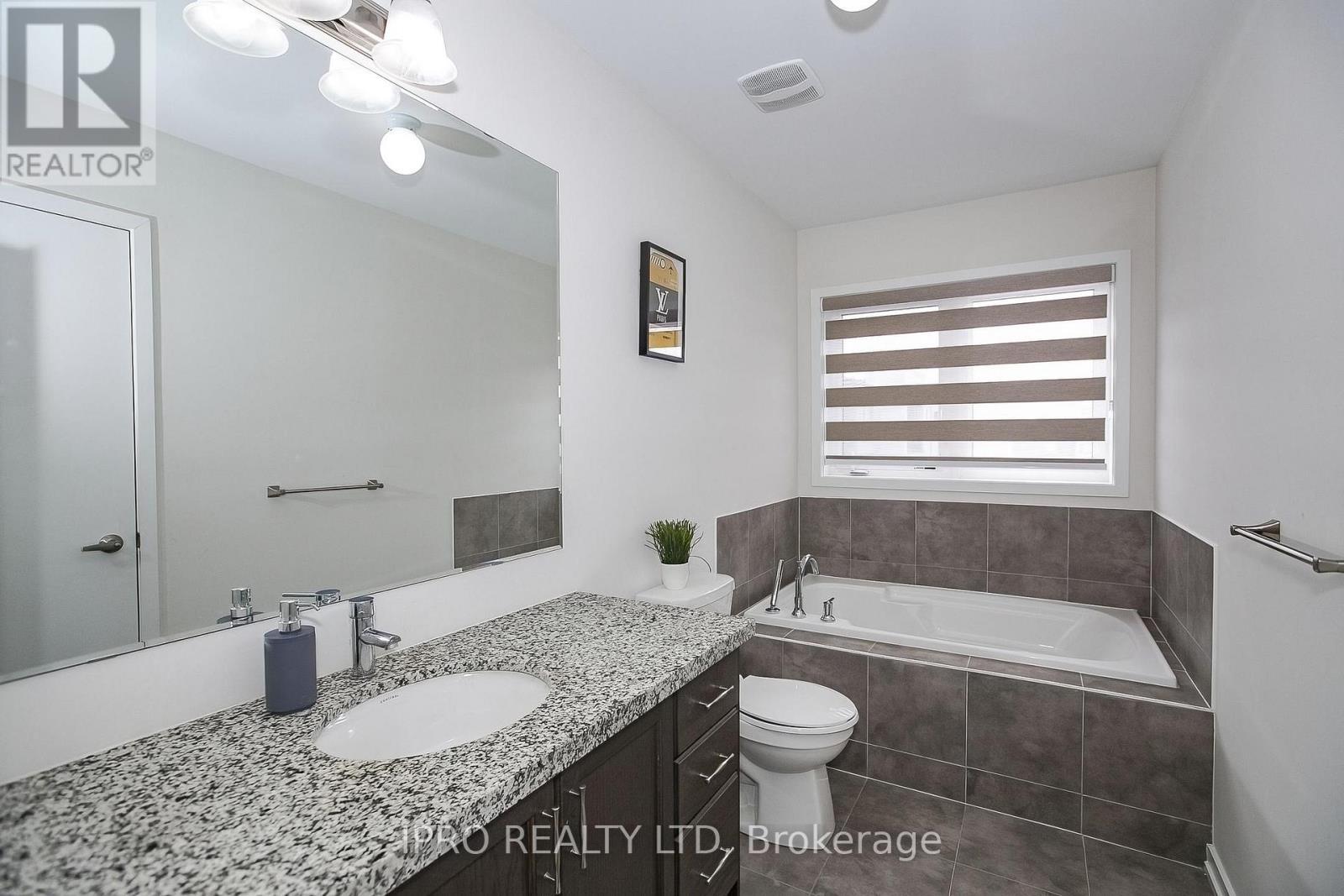 












138 LANDSBRIDGE STREET

,
Caledon (Bolton East),




Ontario
L7E2E1

