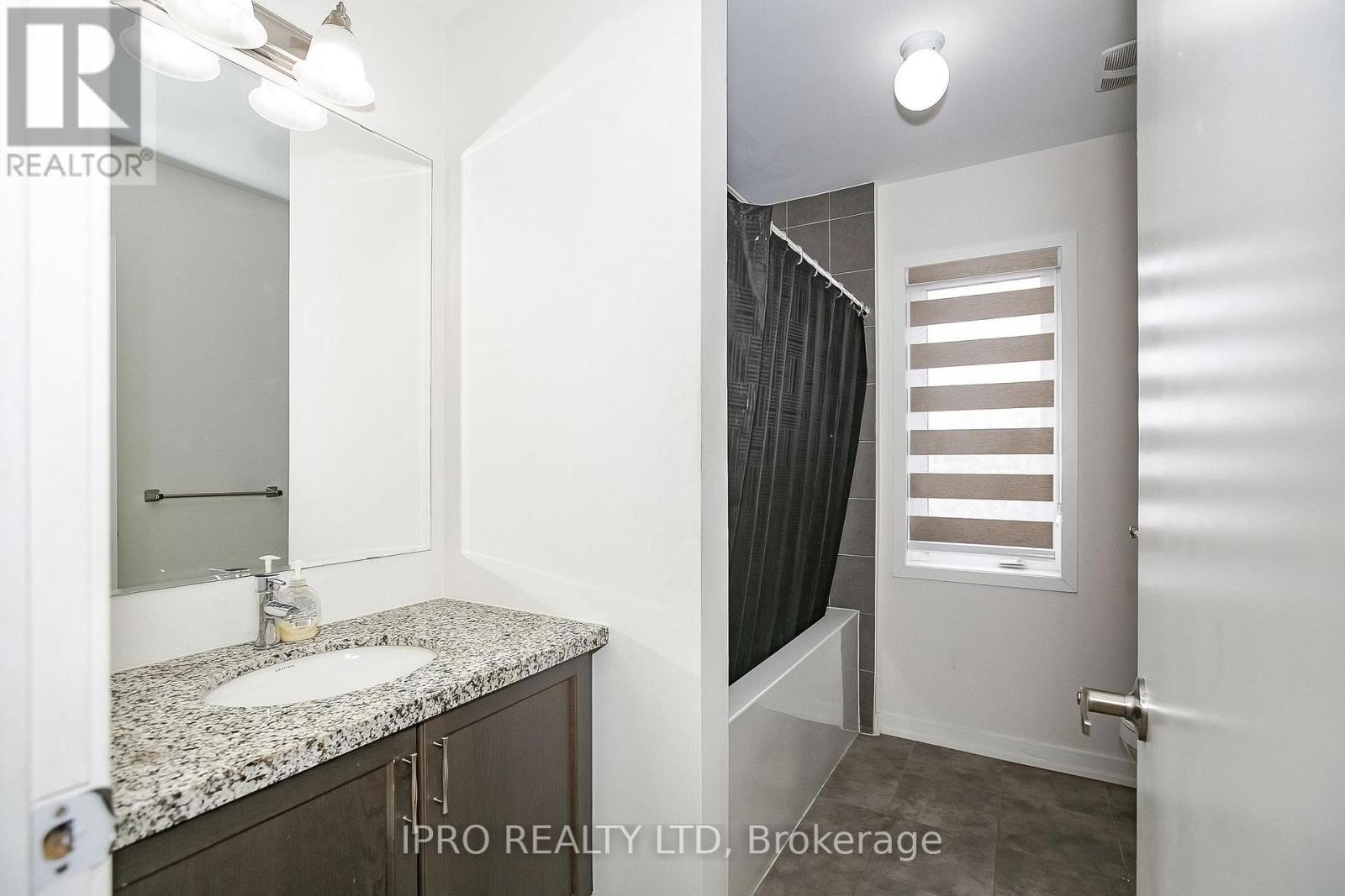 












138 LANDSBRIDGE STREET

,
Caledon (Bolton East),




Ontario
L7E2E1

