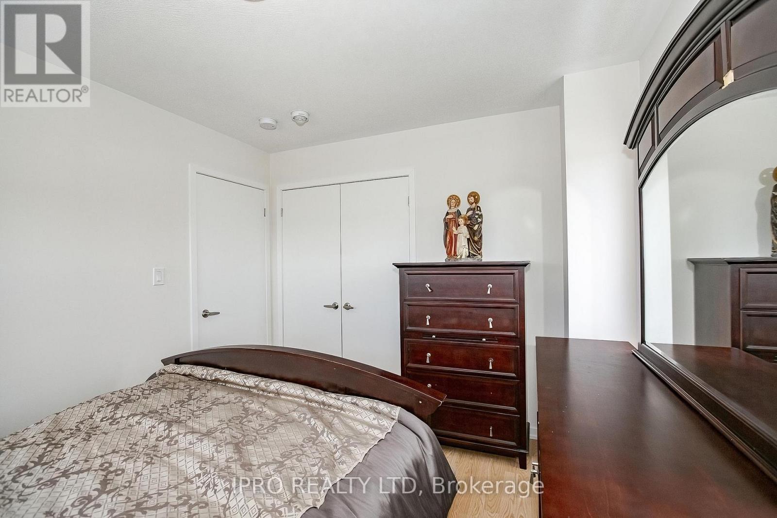












138 LANDSBRIDGE STREET

,
Caledon (Bolton East),




Ontario
L7E2E1

