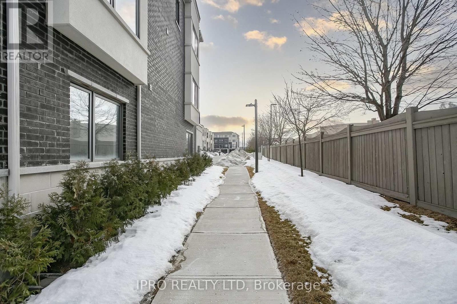 












138 LANDSBRIDGE STREET

,
Caledon (Bolton East),




Ontario
L7E2E1

