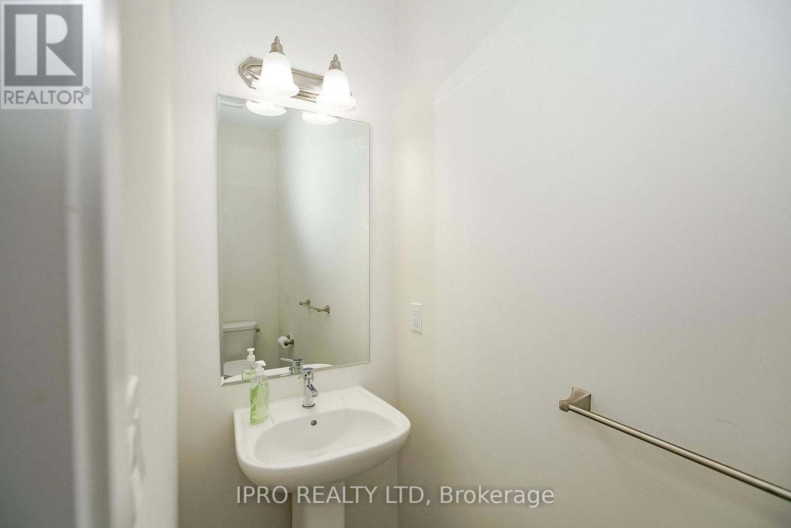 












138 LANDSBRIDGE STREET

,
Caledon (Bolton East),




Ontario
L7E2E1

