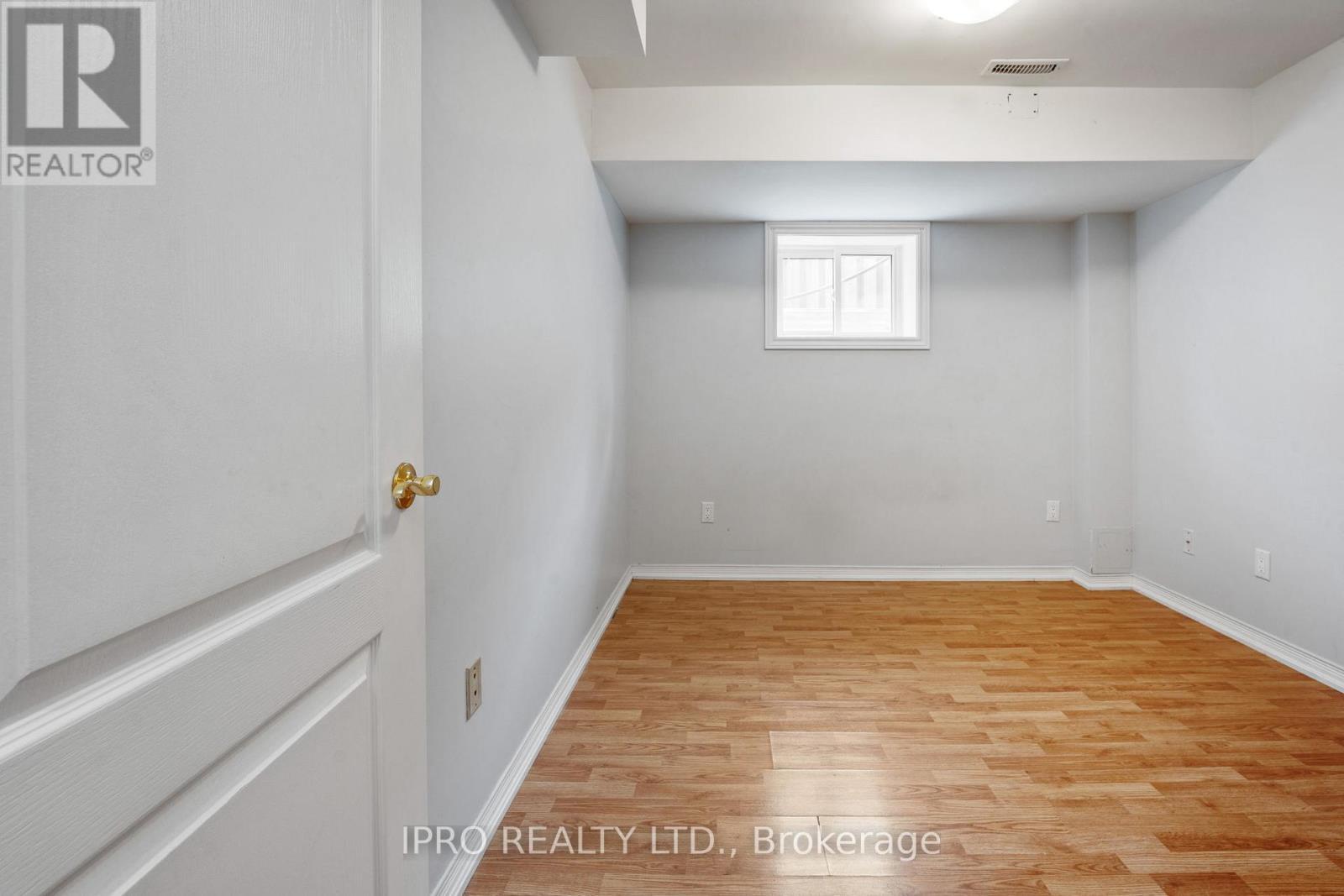 












LOWER - 3 BRAMBANK CRESCENT

,
Brampton (Fletcher's Meadow),




Ontario
L7A1T9

