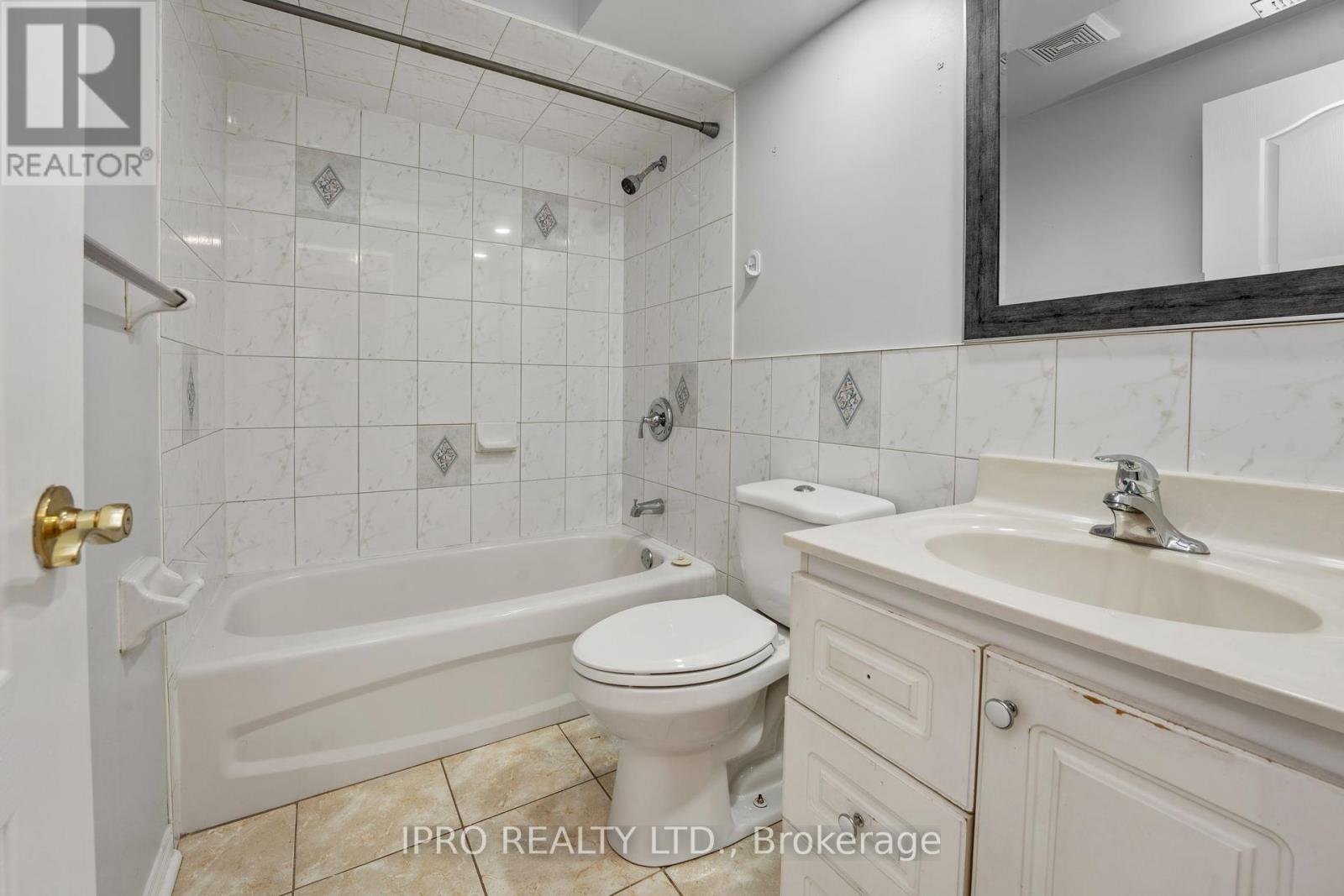 












LOWER - 3 BRAMBANK CRESCENT

,
Brampton (Fletcher's Meadow),




Ontario
L7A1T9

