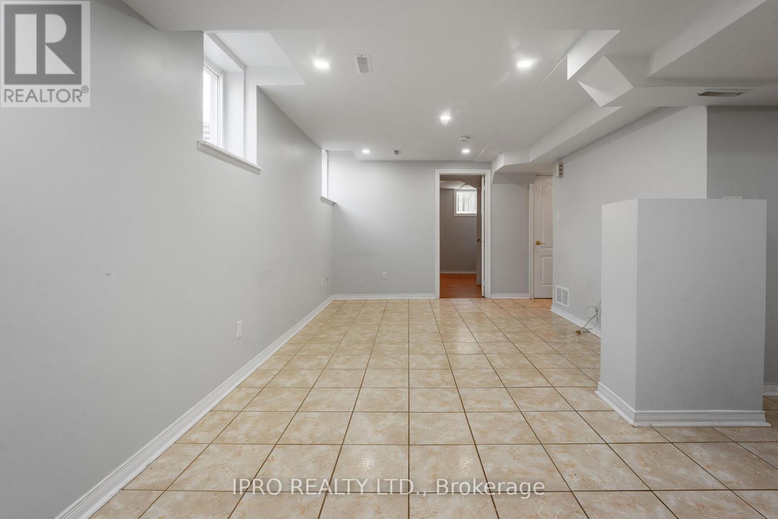












LOWER - 3 BRAMBANK CRESCENT

,
Brampton (Fletcher's Meadow),




Ontario
L7A1T9

