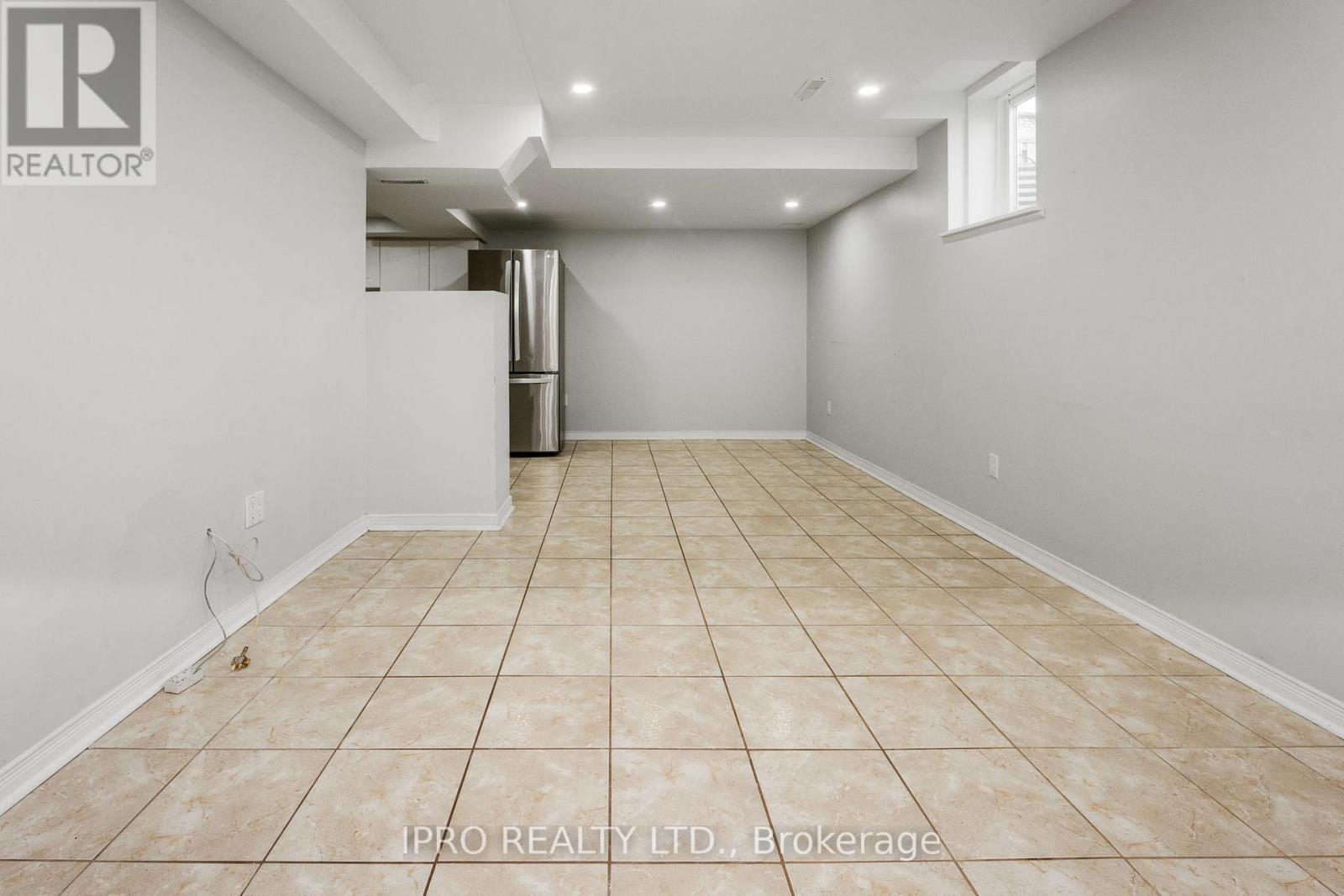 












LOWER - 3 BRAMBANK CRESCENT

,
Brampton (Fletcher's Meadow),




Ontario
L7A1T9

