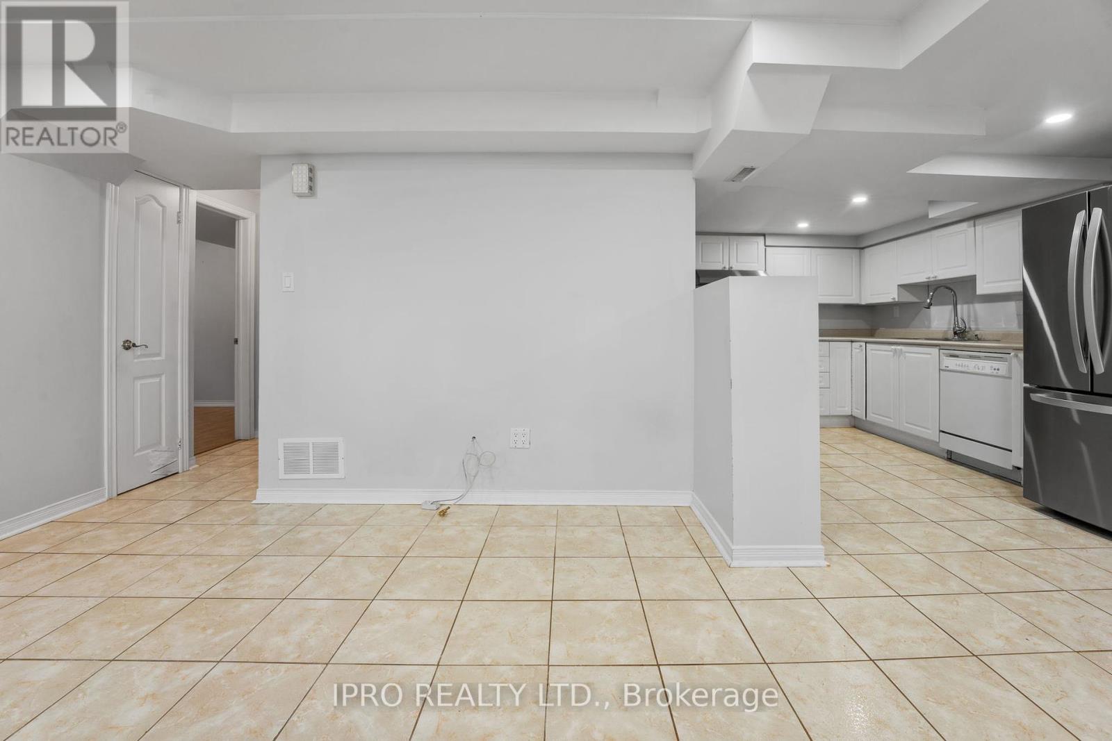 












LOWER - 3 BRAMBANK CRESCENT

,
Brampton (Fletcher's Meadow),




Ontario
L7A1T9

