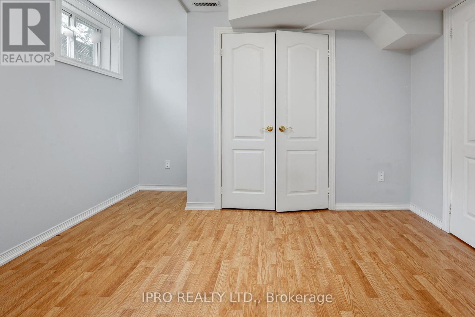 












LOWER - 3 BRAMBANK CRESCENT

,
Brampton (Fletcher's Meadow),




Ontario
L7A1T9

