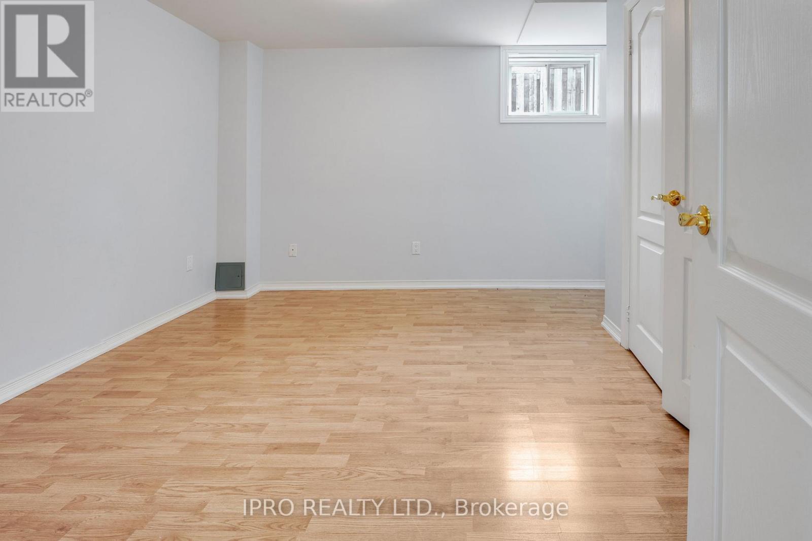 












LOWER - 3 BRAMBANK CRESCENT

,
Brampton (Fletcher's Meadow),




Ontario
L7A1T9

