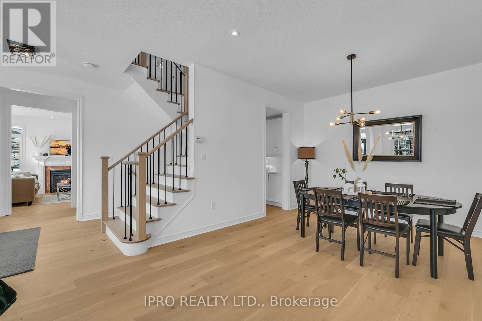 












18 - 2295 ROCHESTER CIRCLE

,
Oakville (BC Bronte Creek),




Ontario
L6M5C9

