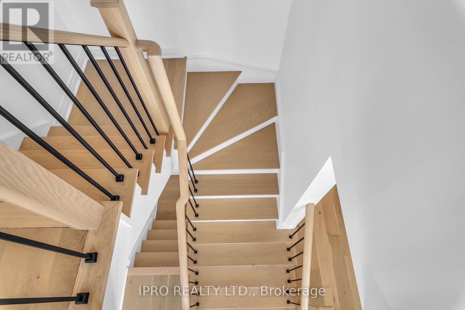 












18 - 2295 ROCHESTER CIRCLE

,
Oakville (BC Bronte Creek),




Ontario
L6M5C9

