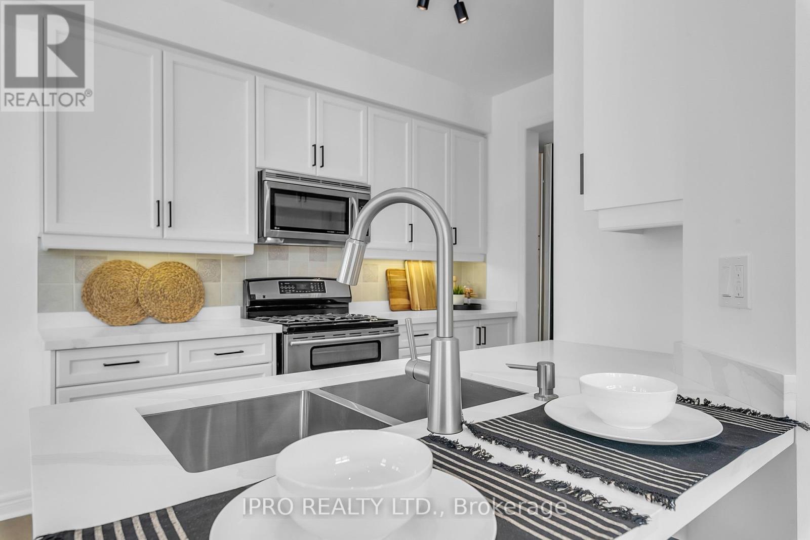 












18 - 2295 ROCHESTER CIRCLE

,
Oakville (BC Bronte Creek),




Ontario
L6M5C9

