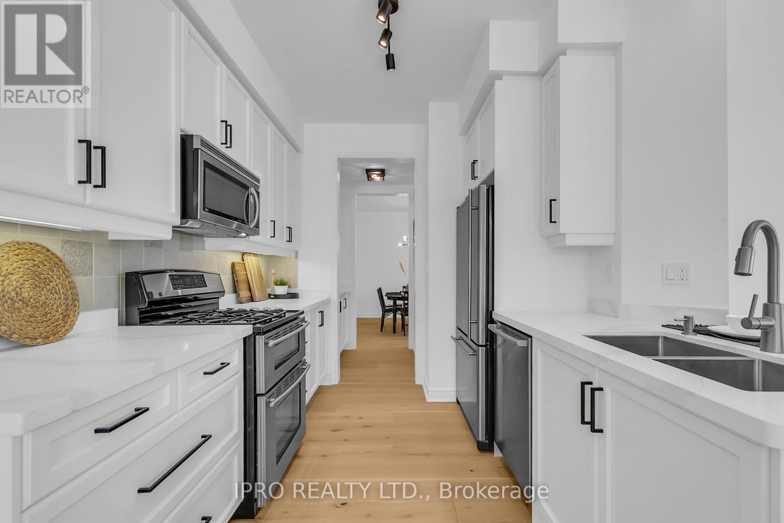 












18 - 2295 ROCHESTER CIRCLE

,
Oakville (BC Bronte Creek),




Ontario
L6M5C9

