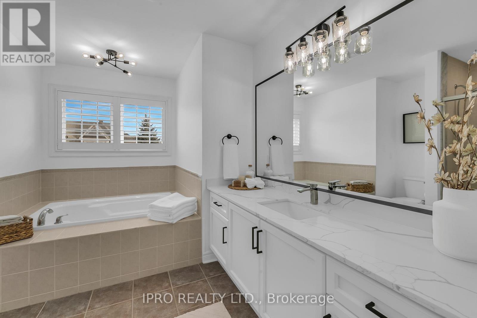 












18 - 2295 ROCHESTER CIRCLE

,
Oakville (BC Bronte Creek),




Ontario
L6M5C9

