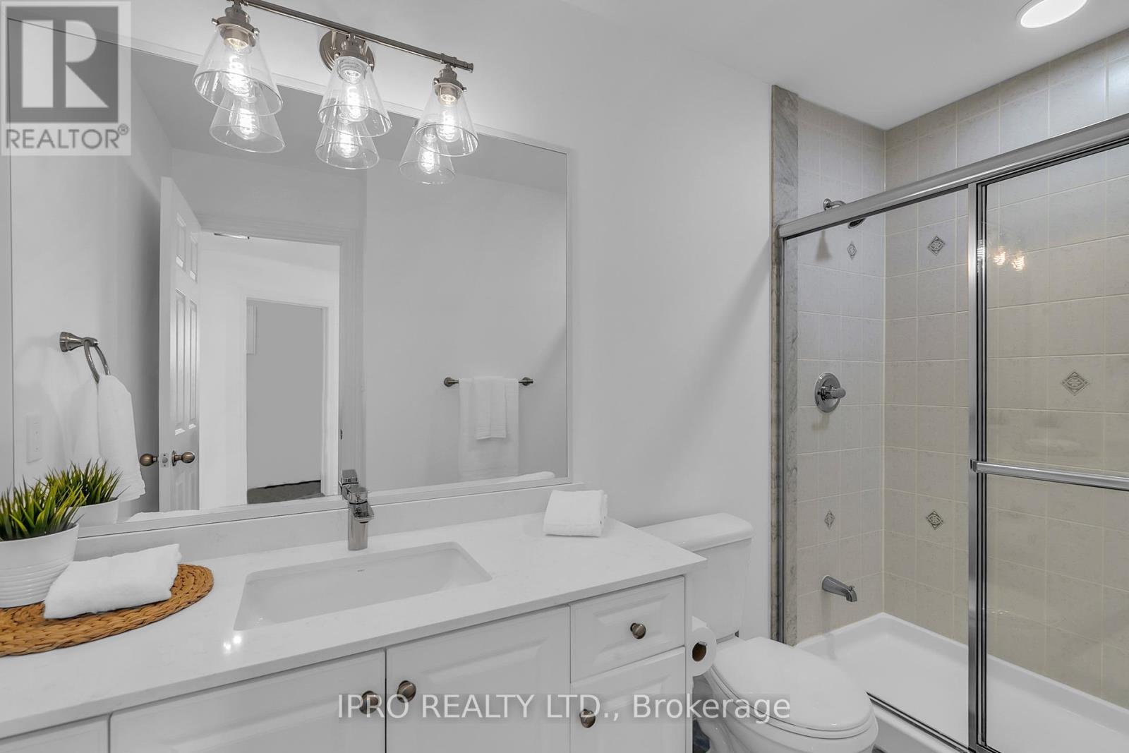 












18 - 2295 ROCHESTER CIRCLE

,
Oakville (BC Bronte Creek),




Ontario
L6M5C9


