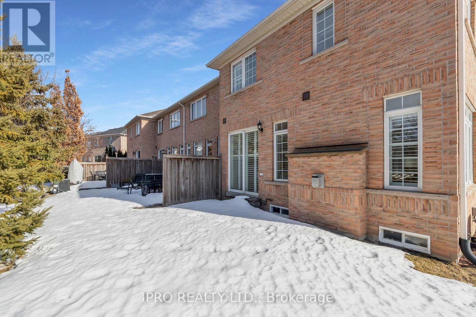 












18 - 2295 ROCHESTER CIRCLE

,
Oakville (BC Bronte Creek),




Ontario
L6M5C9

