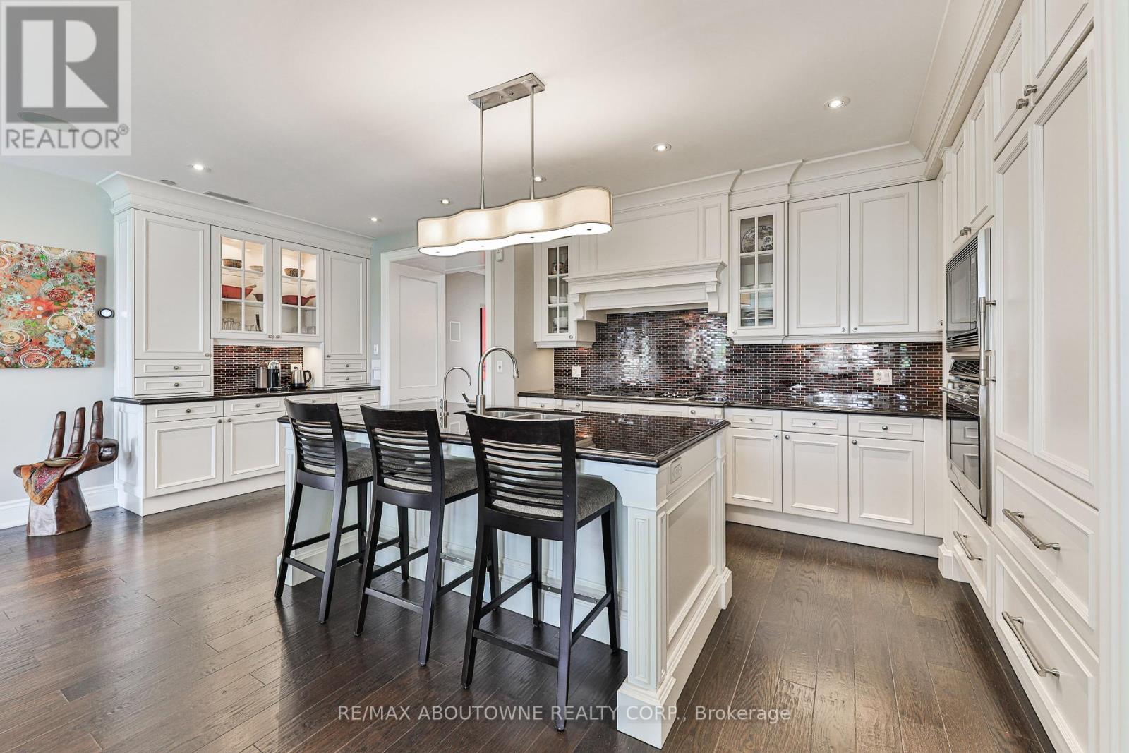 












404 - 261 CHURCH STREET

,
Oakville (OO Old Oakville),




Ontario
L6J1N7

