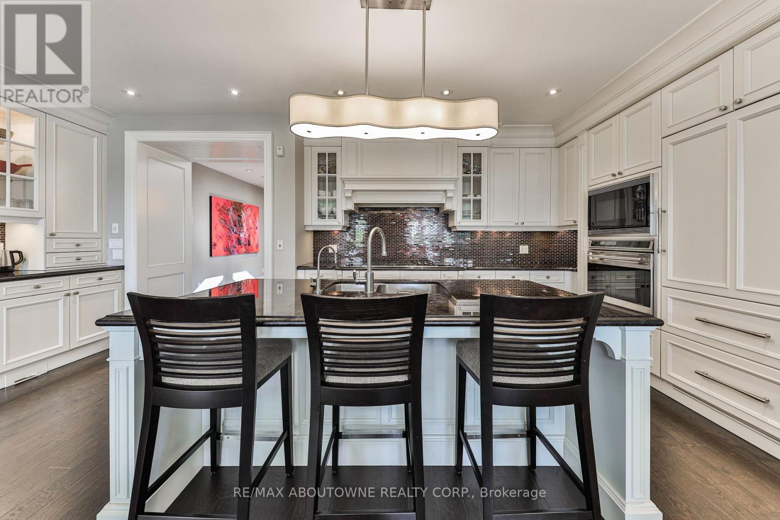 












404 - 261 CHURCH STREET

,
Oakville (OO Old Oakville),




Ontario
L6J1N7

