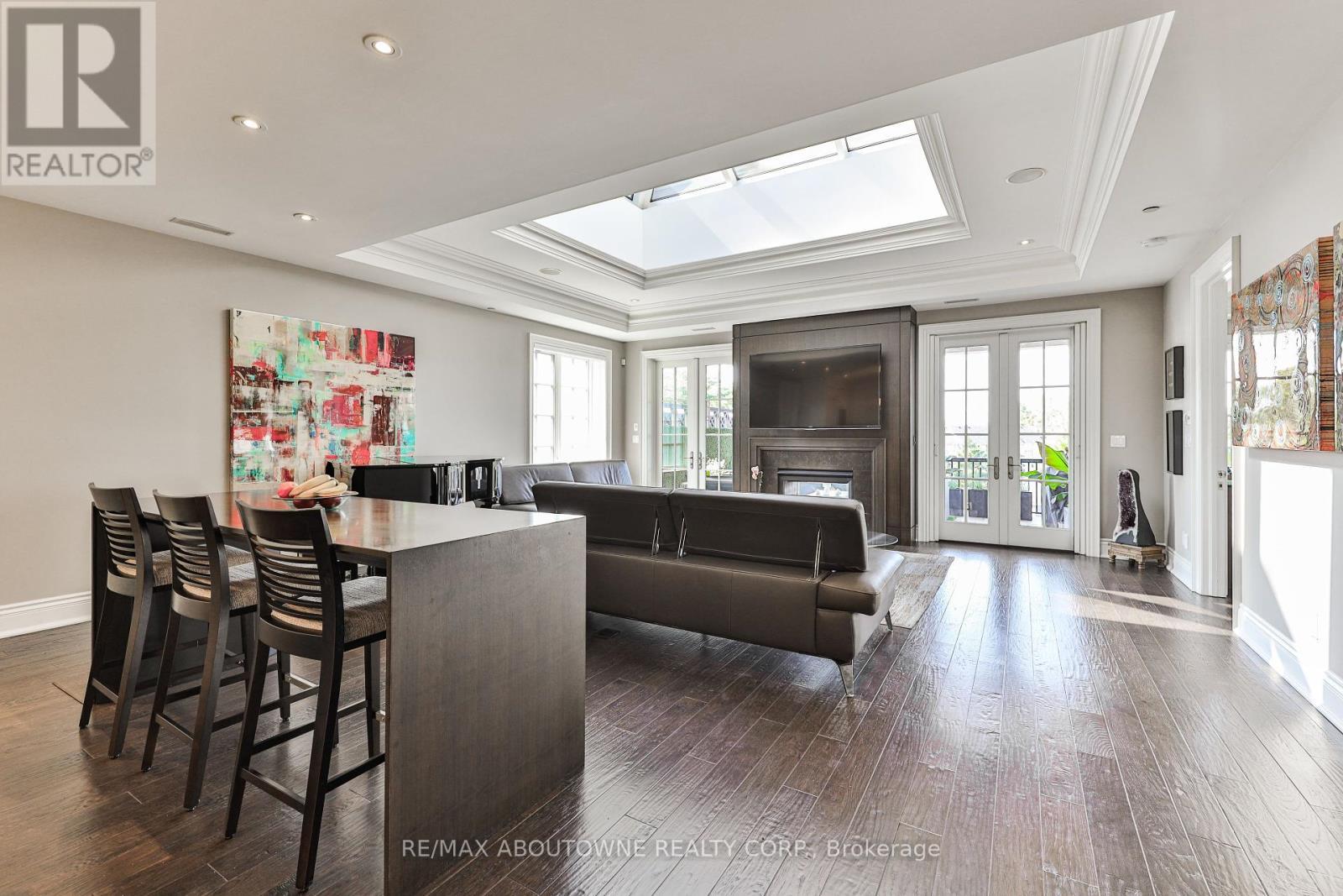 












404 - 261 CHURCH STREET

,
Oakville (OO Old Oakville),




Ontario
L6J1N7

