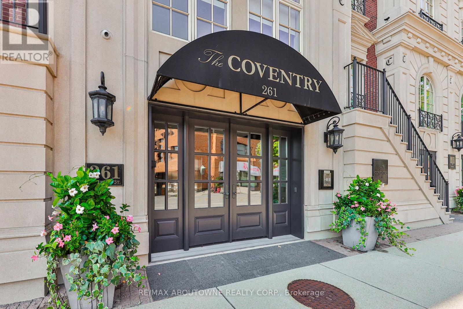 












404 - 261 CHURCH STREET

,
Oakville (OO Old Oakville),




Ontario
L6J1N7

