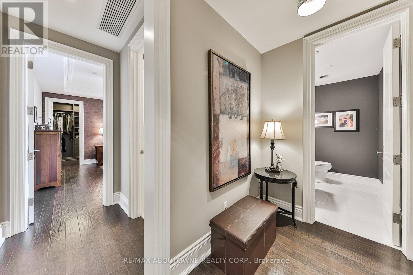 












404 - 261 CHURCH STREET

,
Oakville (OO Old Oakville),




Ontario
L6J1N7

