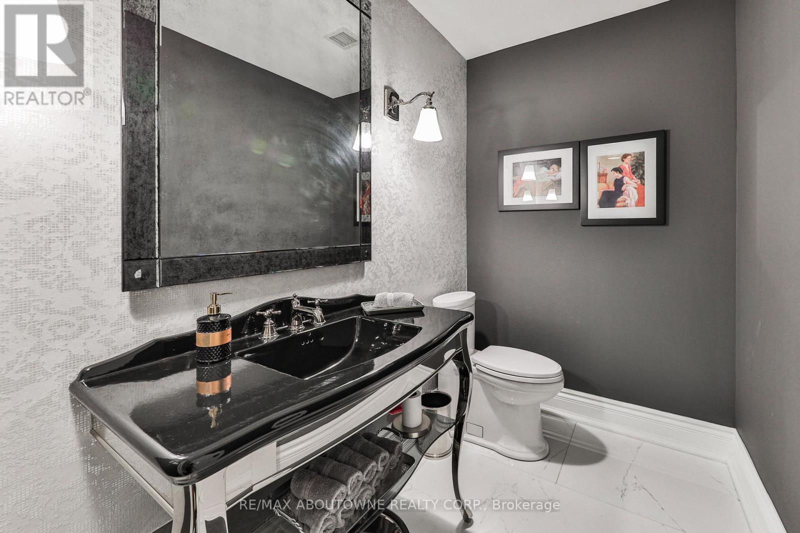 












404 - 261 CHURCH STREET

,
Oakville (OO Old Oakville),




Ontario
L6J1N7

