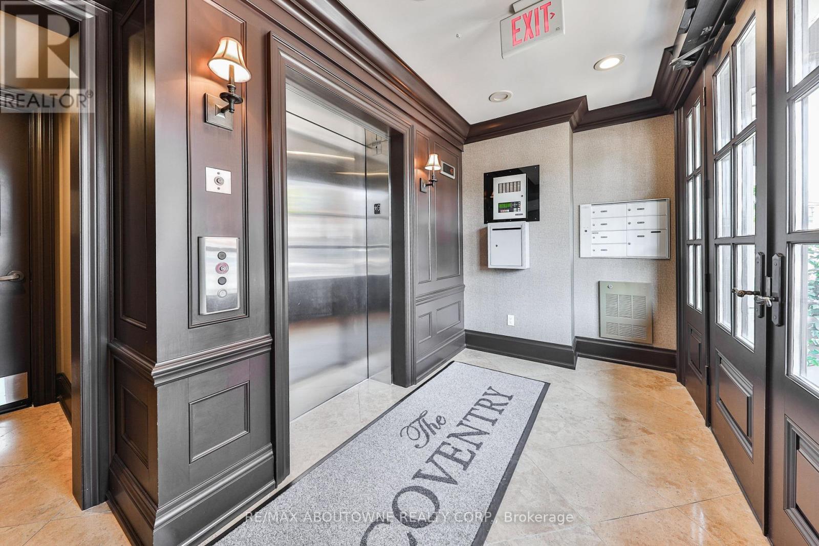 












404 - 261 CHURCH STREET

,
Oakville (OO Old Oakville),




Ontario
L6J1N7

