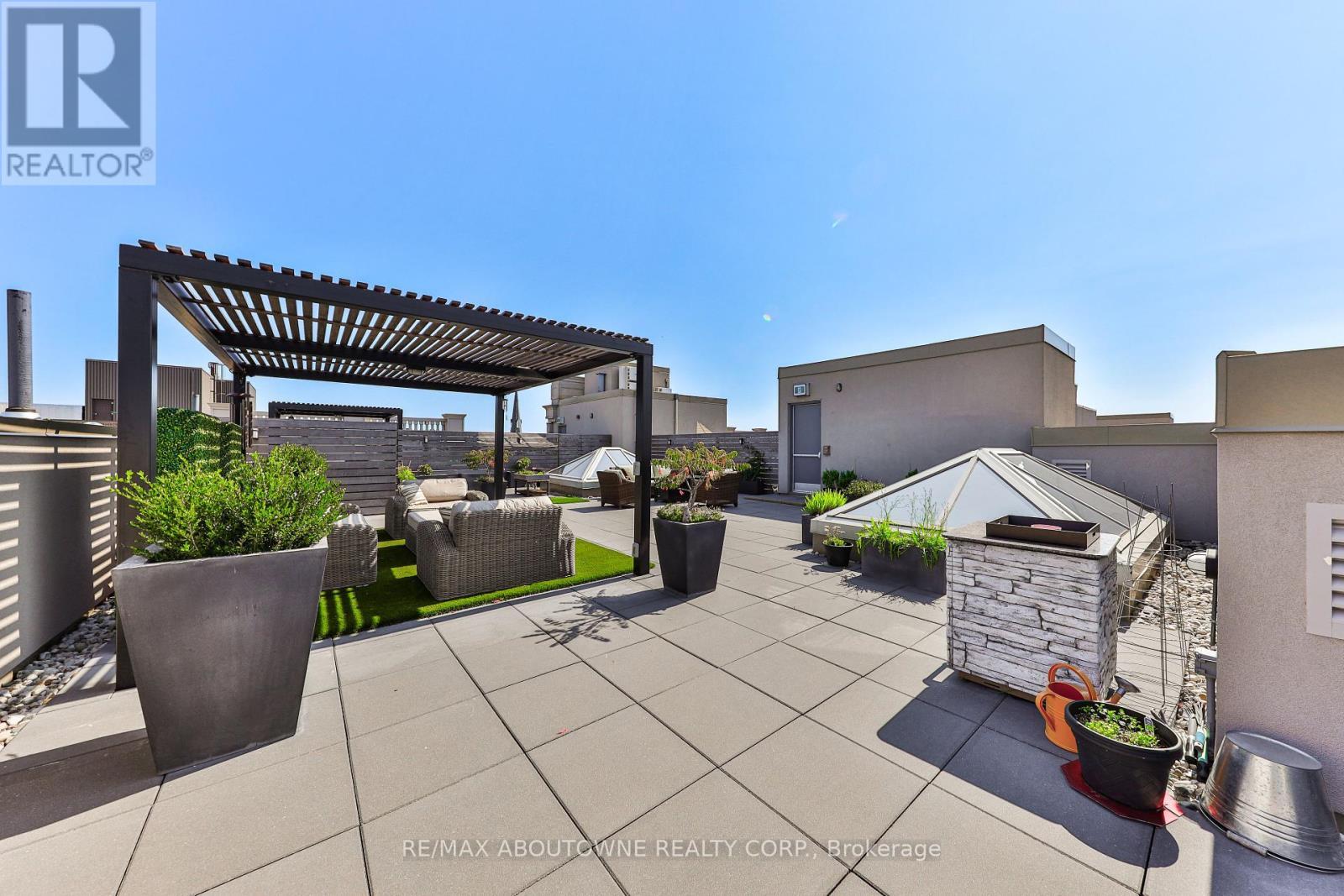 












404 - 261 CHURCH STREET

,
Oakville (OO Old Oakville),




Ontario
L6J1N7

