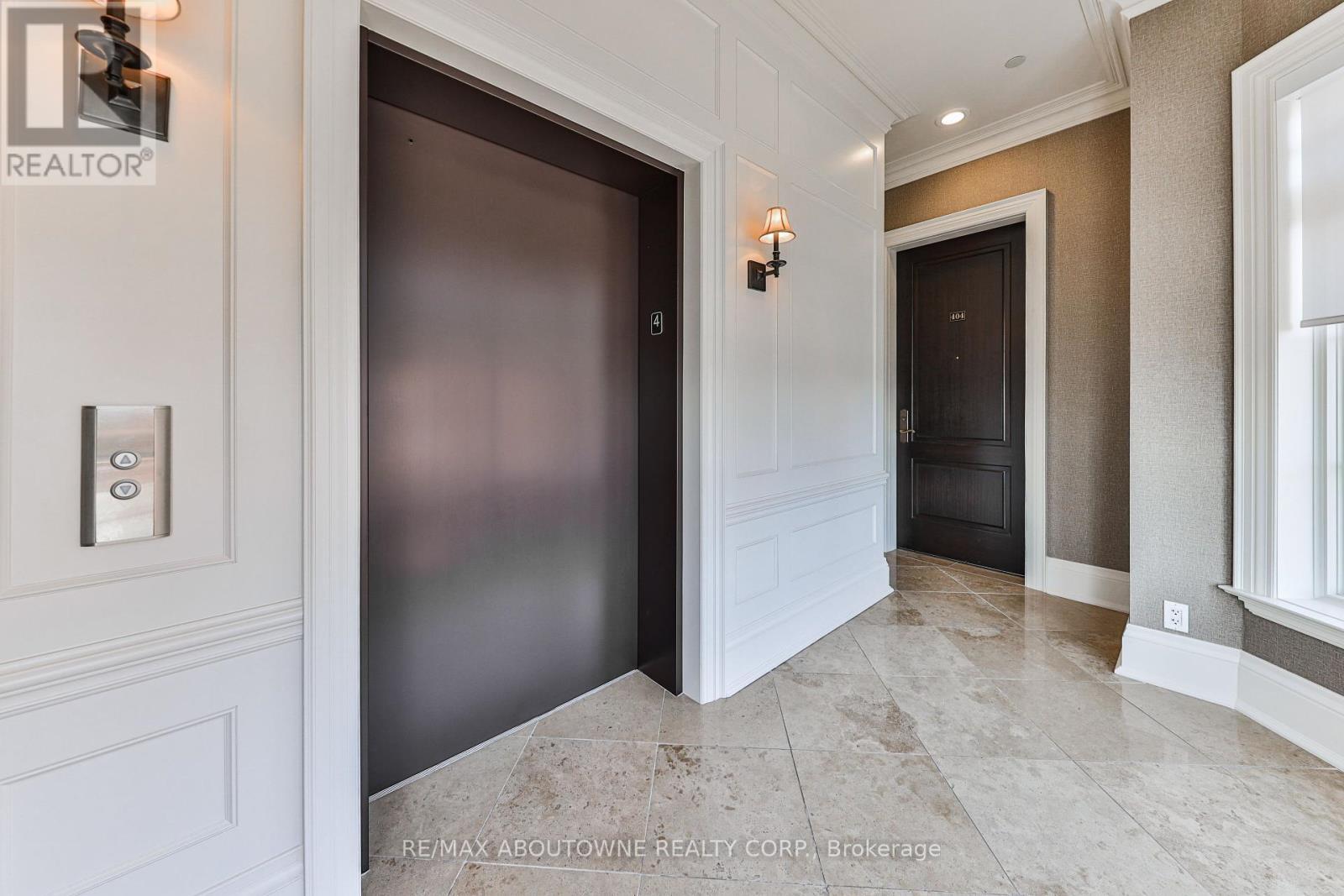 












404 - 261 CHURCH STREET

,
Oakville (OO Old Oakville),




Ontario
L6J1N7

