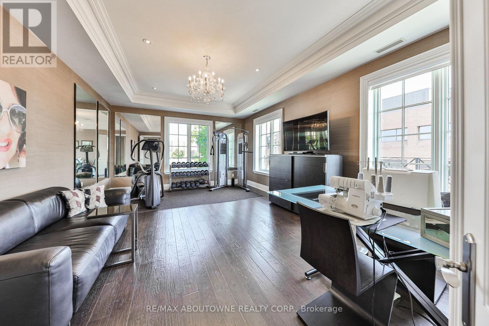 












404 - 261 CHURCH STREET

,
Oakville (OO Old Oakville),




Ontario
L6J1N7

