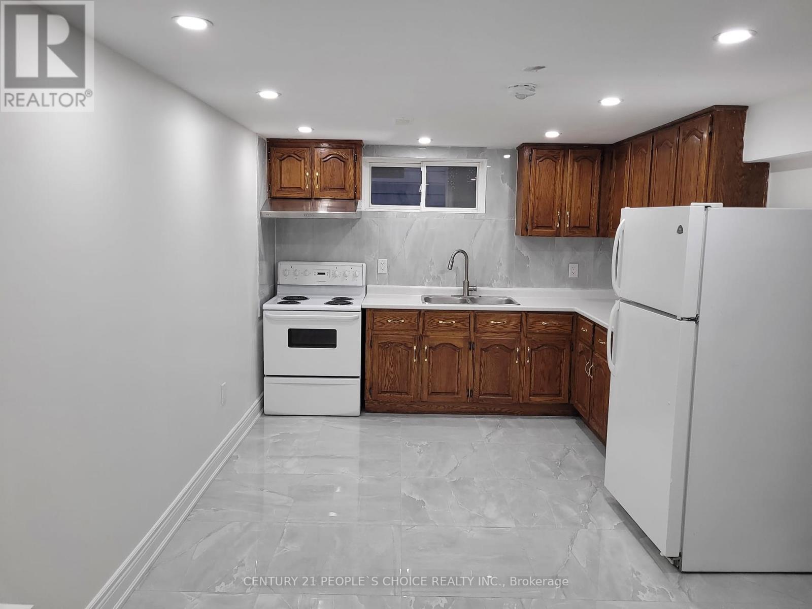 












MAIN - 15 NANCY MCCREDIE DRIVE

,
Brampton (Brampton West),




Ontario
L6X2N4

