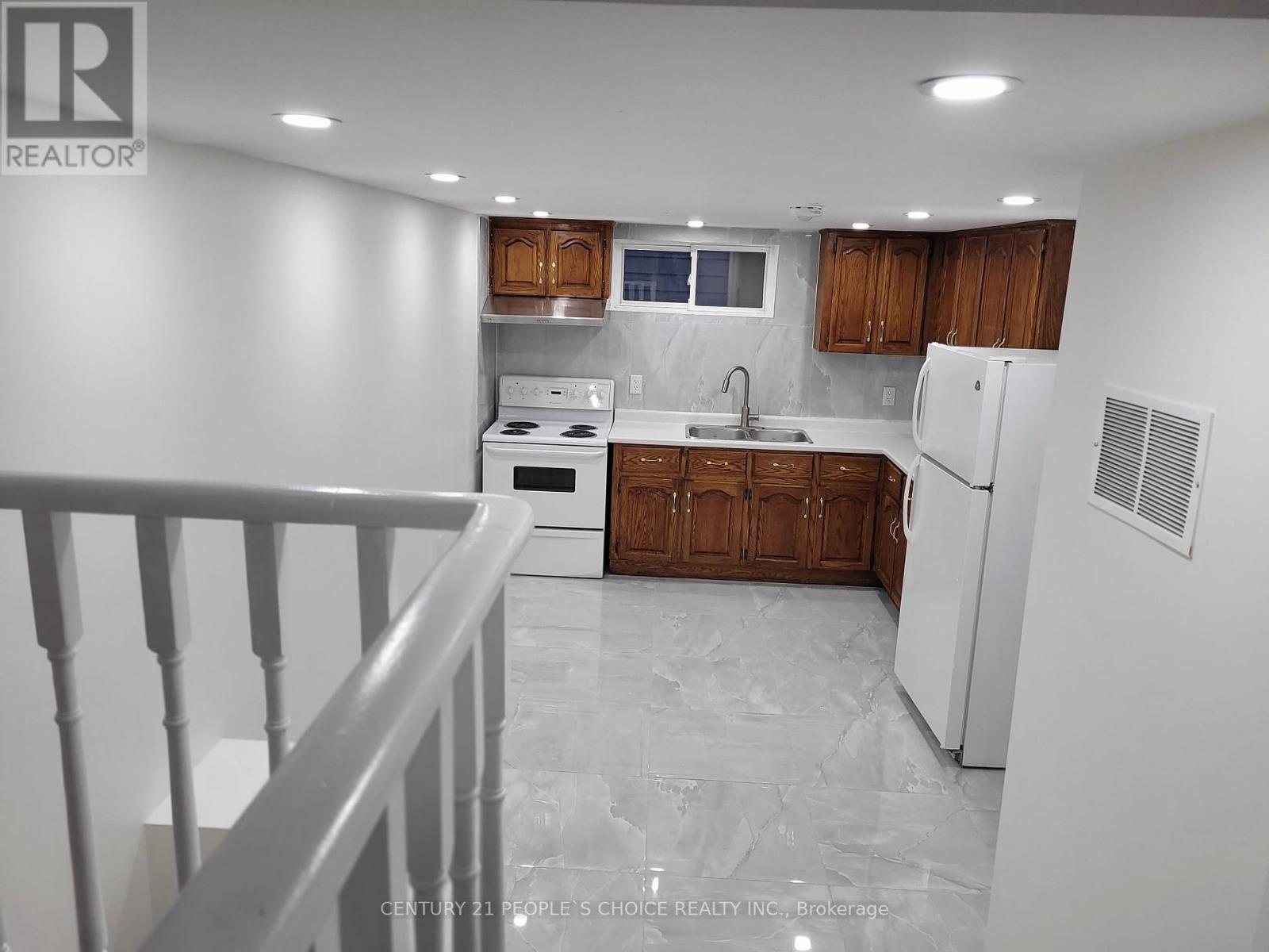 












MAIN - 15 NANCY MCCREDIE DRIVE

,
Brampton (Brampton West),




Ontario
L6X2N4

