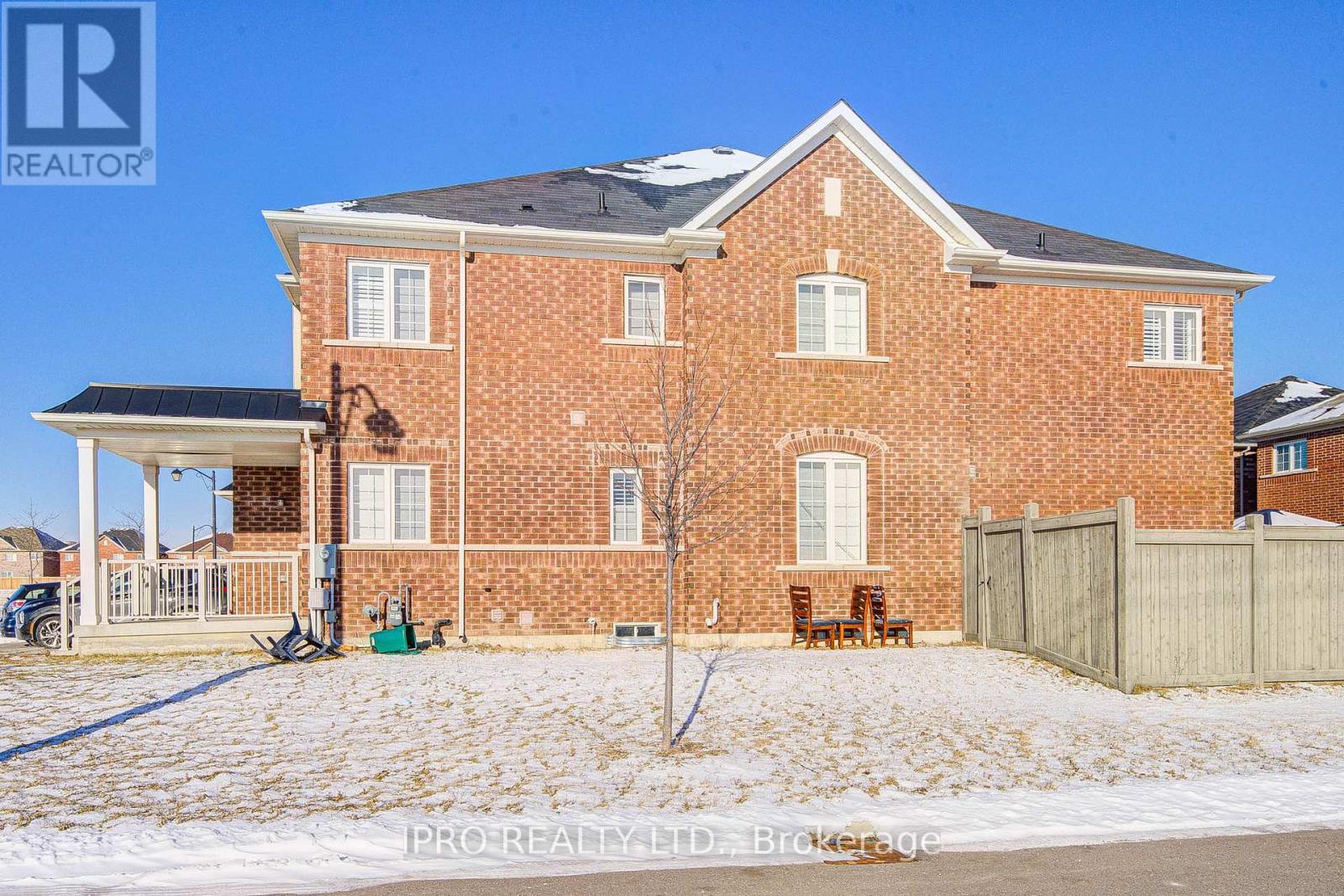 












566 BESSBOROUGH DRIVE

,
Milton (HA Harrison),




Ontario
L9T8V9

