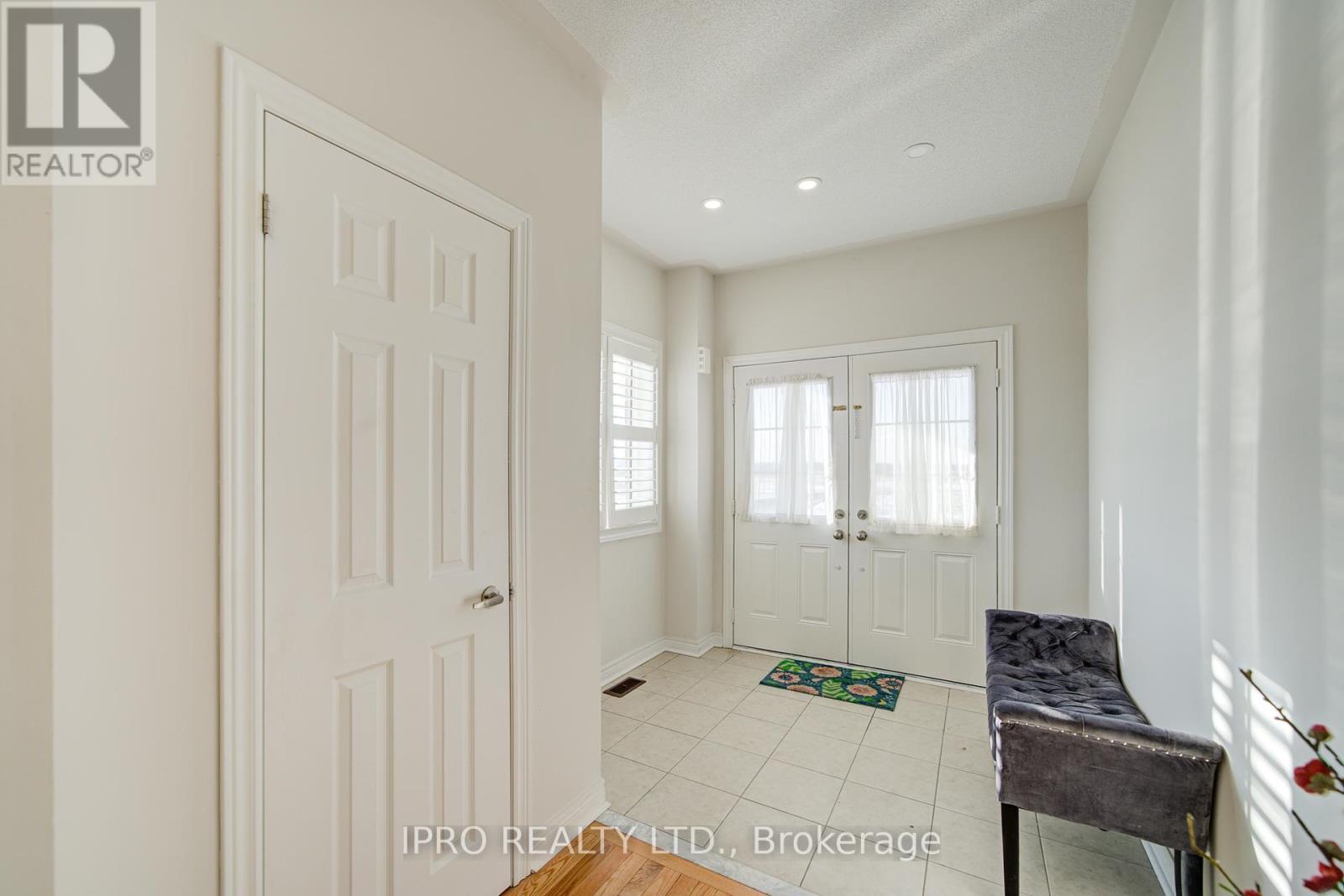 












566 BESSBOROUGH DRIVE

,
Milton (HA Harrison),




Ontario
L9T8V9


